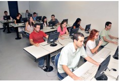 Um dos 11 laboratórios de informática das Faculdades Promove.
